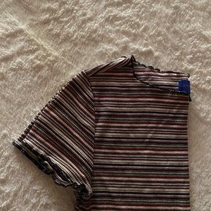 SOLD        aeropostale ruffled edge crop top !